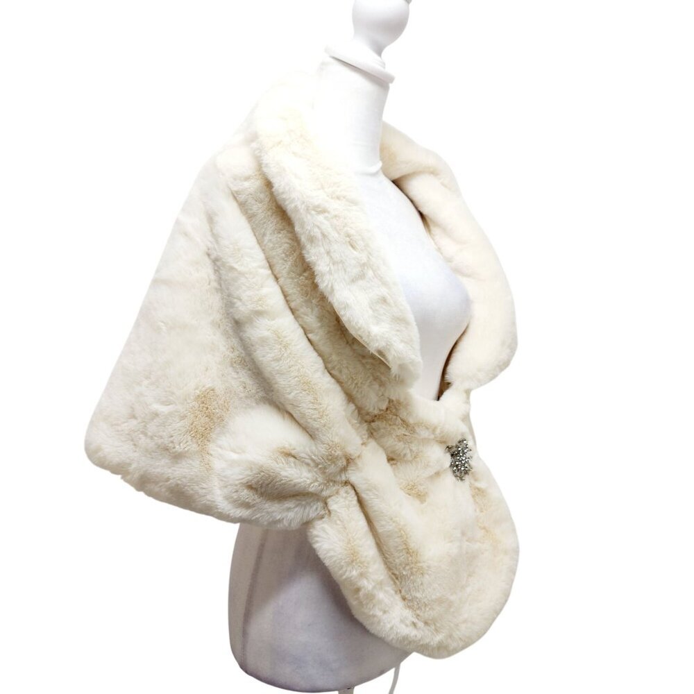 Vintage-Inspired Ivory Faux Fur Bridal Wrap With Rhinestone Brooch - Picture 3 of 12